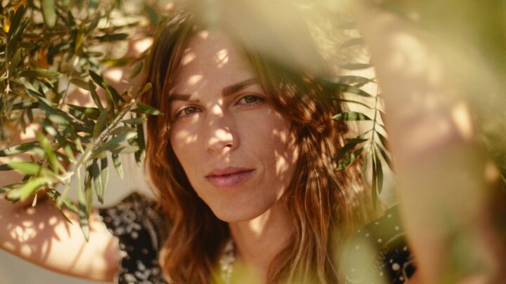 Melody’s Echo Chamber Announces New Album Emotional Eternal, Shares Video for New Song: Listen
